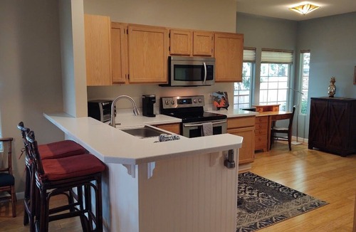 Rollingbay House | Beautiful, secure, private townhouse in Silverdale.