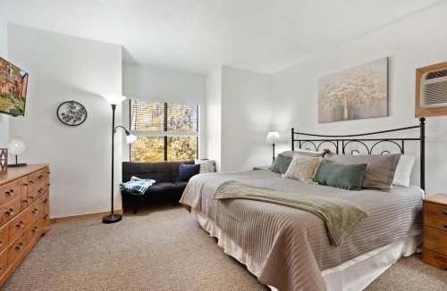 Seven Springs Apartment | Beautiful Seven Springs- 2 Bed, 2 Bath Condo