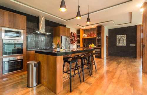 Keliki Villa | Beautiful, spacious private villa w/private infinity pool, full kitchen, & bar!