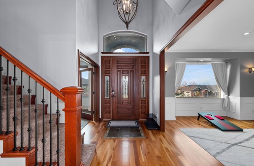 East Wenatchee House | Beautiful & Spacious Home with Gorgeous Mountain Views!
