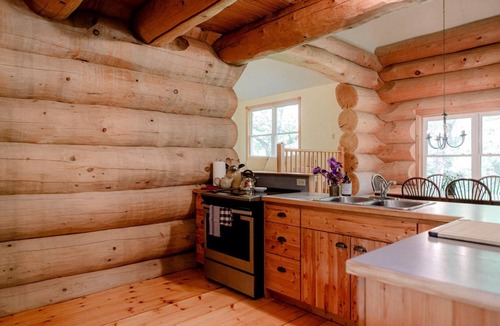 Prince Edward Cabin | Beautiful Spacious Log Cabin Surrounded by Nature for a Peaceful Family Vacation in Prince Edward, Ontario