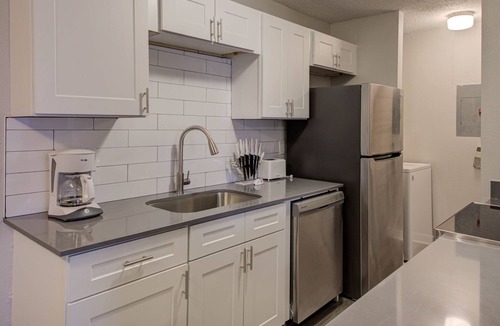 McNeil Apartment | Beautiful, Spacious 2B Comfy King Beds, Fast WiFi