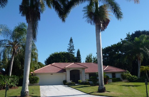 East Naples House | Beautiful & spacious 3 bed 3 bath home with private pool and Golf & Tennis Club