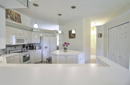 West Melbourne House | BEAUTIFUL & SPACIOUS 3 BEDROOMS HOME WITH LAKE VIEW