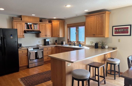 La Crosse House | Beautiful spacious 5 bedroom home resting on Boma Bluff! Gorgeous backyard!