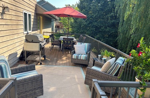 La Crosse House | Beautiful spacious 5 bedroom home resting on Boma Bluff! Gorgeous backyard!