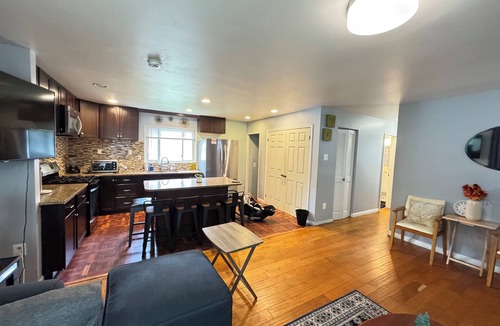 Seminary Hill House | Beautiful Spacious 8BR Entire House in Alexandria