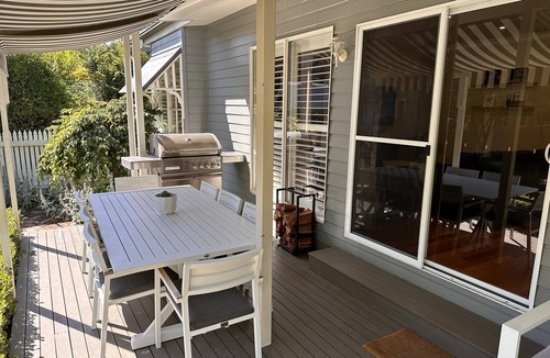 Bright House | Beautiful spacious home a short walk to town centre.