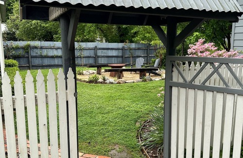 Bright House | Beautiful spacious home a short walk to town centre.