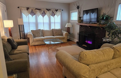 Midtown House | Beautiful Spacious Home - Near Charles Schwab Field- CWS, CHI Arena, Downtown