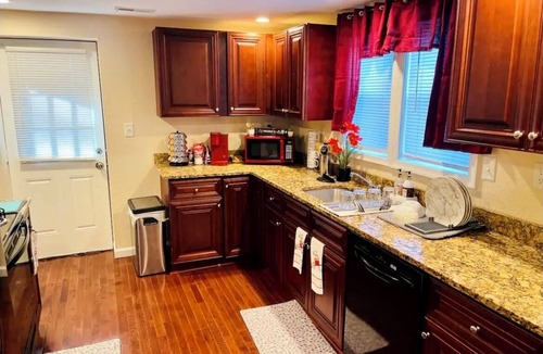 Norfolk House | Beautiful, spacious home in welcoming Norfolk. Perfect for traveling nurses!