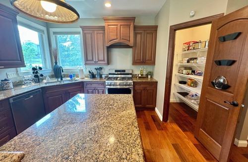 Cedar Rapids House | Beautiful & Spacious 6-bedroom house with Entertainment