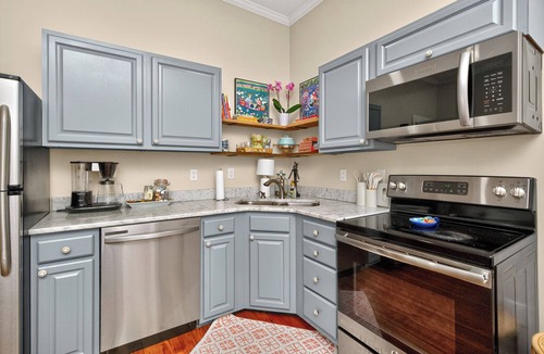 Springfield House | Beautiful, Spacious & Newly renovated home in the heart of downtown Springfield.