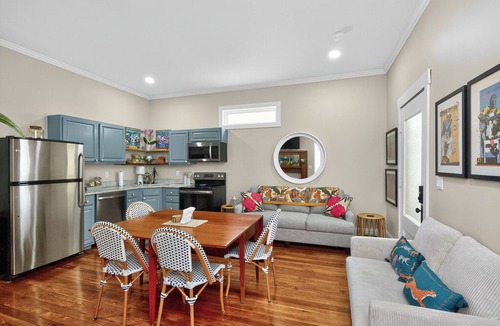 Springfield House | Beautiful, Spacious & Newly renovated home in the heart of downtown Springfield.
