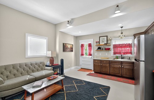 Springfield House | Beautiful, Spacious & Newly renovated home in the heart of downtown Springfield.