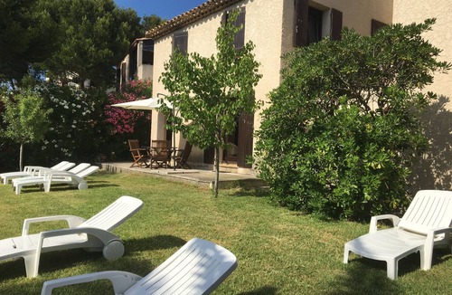 Sausset-les-Pins Apartment | Beautiful Studio in a large Provencal Villa - Swimming pool