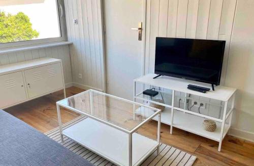 Talence Apartment | Beautiful studio 200 from tram B