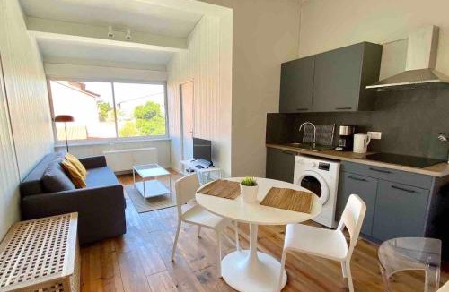 Talence Apartment | Beautiful studio 200 from tram B