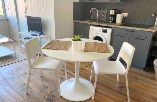 Talence Apartment | Beautiful studio 200 from tram B