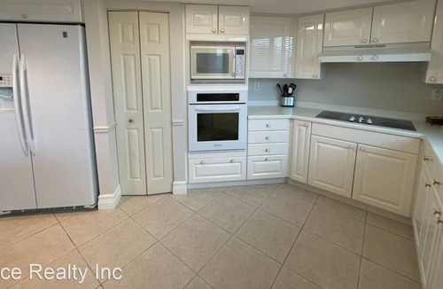 Pelican Bay Apartment | Beautiful Studio apartment (429376) by Houzlet