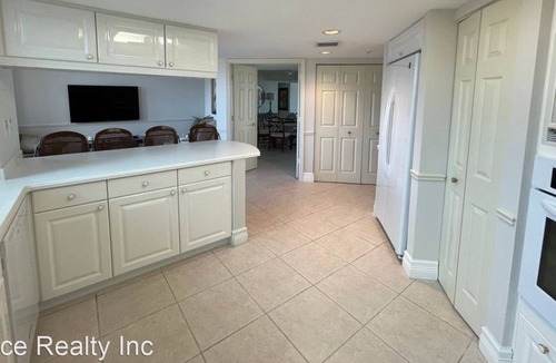 Pelican Bay Apartment | Beautiful Studio apartment (429376) by Houzlet