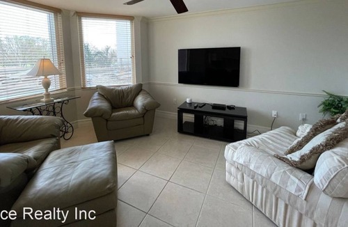 Pelican Bay Apartment | Beautiful Studio apartment (429376) by Houzlet