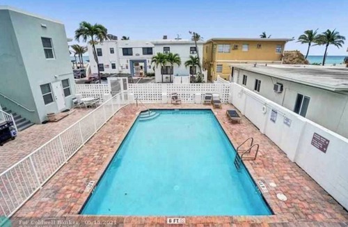 Hollywood Apartment | Beautiful studio condo steps from the beach!