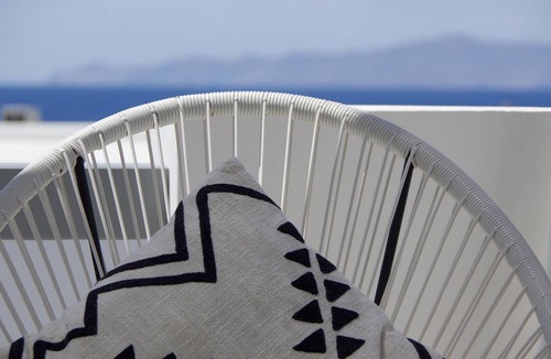 Kini Apartment | Beautiful studio directly at the sea, Wifi, 2 pers. | Syros, Cyclades