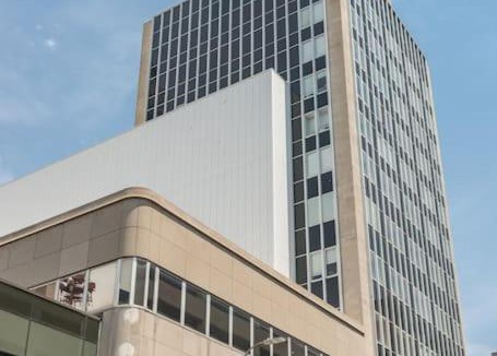 Downtown Des Moines Apartment | Beautiful Studio Downtown with Rooftop and Gym