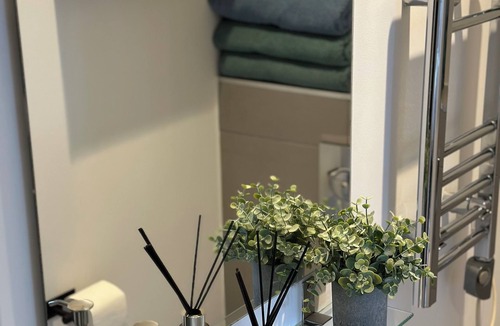 Northumberland Park Apartment | Beautiful studio flat just 3 minutes walk from Tottenham Spur Stadion!