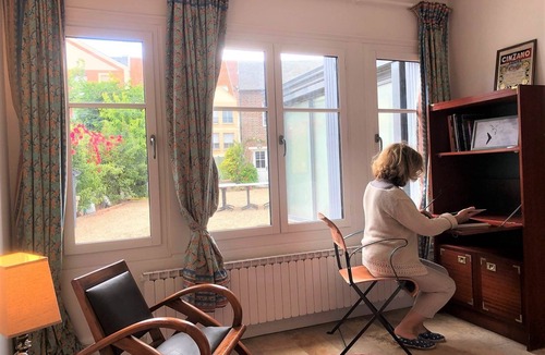 Pont-l'Eveque Apartment | Beautiful studio with garden in a large, renovated townhouse from 2021.