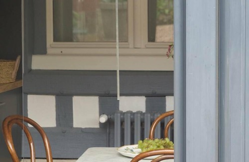 Pont-l'Eveque Apartment | Beautiful studio with garden in a large, renovated townhouse from 2021.