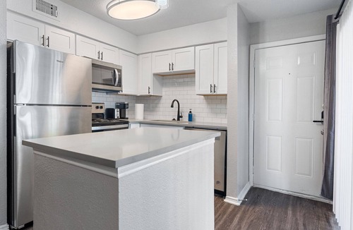 University Hills and Windsor Park Apartment | Beautiful Studio in University Hills he1h