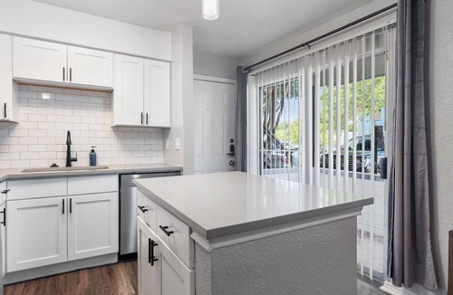 University Hills and Windsor Park Apartment | Beautiful Studio in University Hills 8lc1