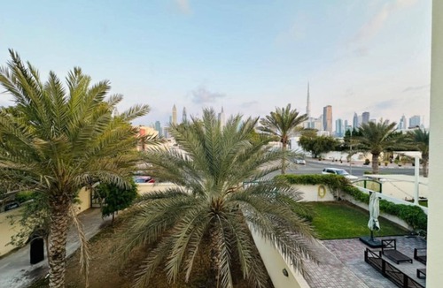 Jumeirah Villa | Beautiful Studio in villa Dubai Burj Khalifah View