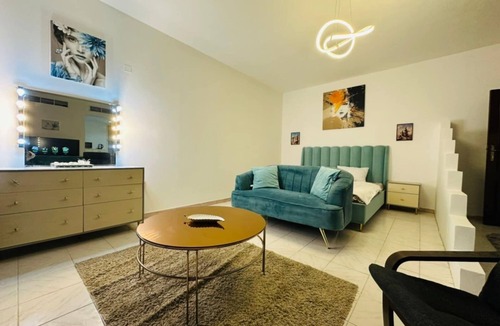 Jumeirah Villa | Beautiful Studio in villa Dubai Burj Khalifah View
