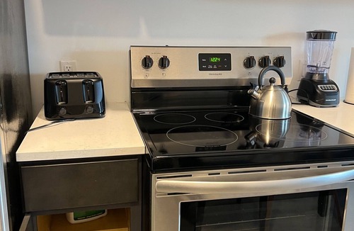 Elizabeth Apartment | Beautiful Studio Near Airport iepb