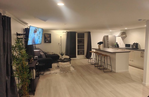Hoon Hay Apartment | Beautiful Studio w/Parking | Near CBD & Port Hills