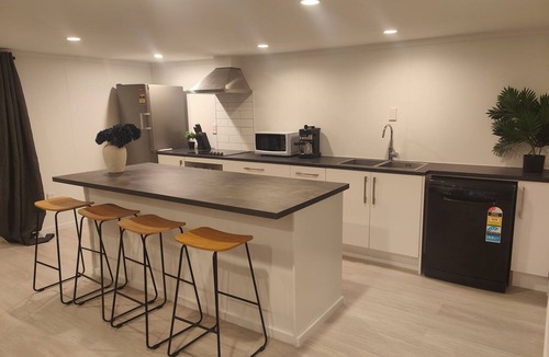 Hoon Hay Apartment | Beautiful Studio w/Parking | Near CBD & Port Hills