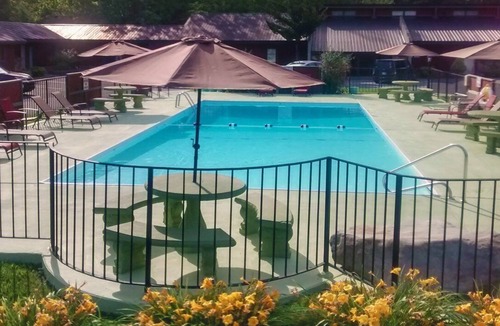 Cosby Apartment | Beautiful studio unit at resort, sleeps 2