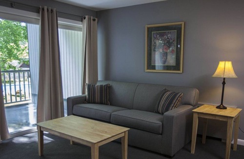 Warren Apartment | Beautiful studio unit at resort, sleeps 2