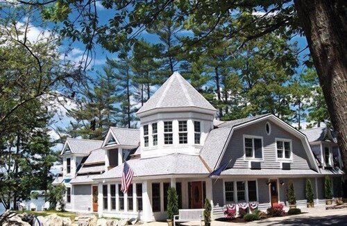 Edgecomb Apartment | Beautiful studio unit at resort, sleeps 4