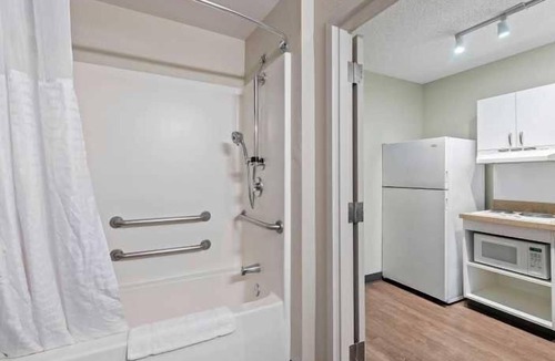 Miami Springs Apartment | Beautiful Studio apartment (441526) by Houzlet