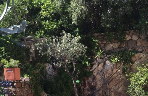 Sainte-Maxime City Centre Apartment | Beautiful Studio With Large Private Terrace. Sleeps2-4. 2 Mins To Beaches.