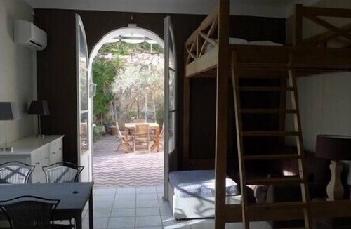 Sainte-Maxime City Centre Apartment | Beautiful Studio With Large Private Terrace. Sleeps2-4. 2 Mins To Beaches.