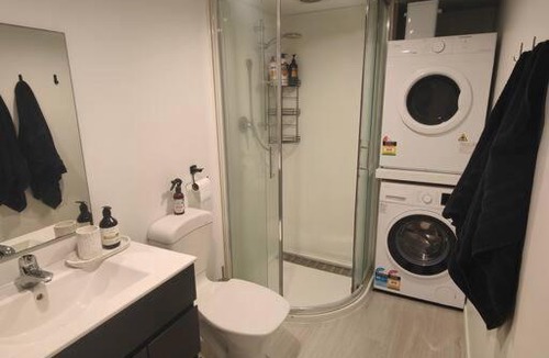 Hoon Hay Apartment | Beautiful Studio with Parking Near CBD and Port Hills