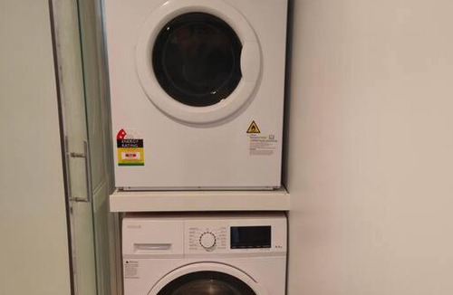 Hoon Hay Apartment | Beautiful Studio with Parking Near CBD and Port Hills