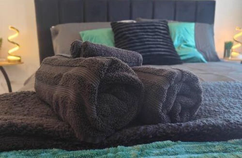 Hoon Hay Apartment | Beautiful Studio with Parking Near CBD and Port Hills