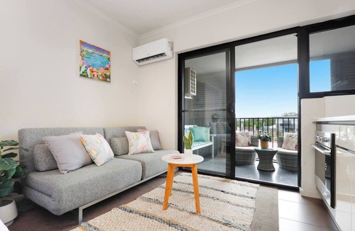 Randwick Apartment | Beautiful Studio with City Views in Randwick