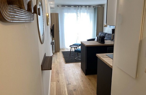Talence Apartment | Beautiful studio with pool
